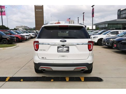 Used 2017 Ford Explorer Limited w/ Equipment Group 301A FWD image 7