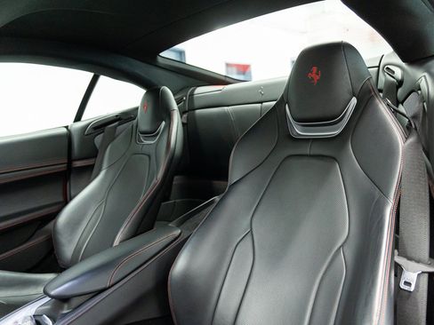 Used 2020 Ferrari Portofino RWD image 47