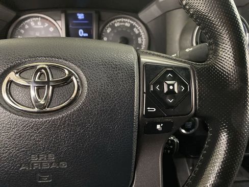 Used 2016 Toyota Tacoma TRD Sport image 21