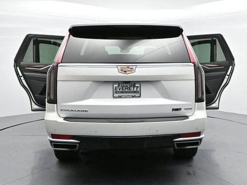Used 2023 Cadillac Escalade Premium Luxury AWD/4WD image 43