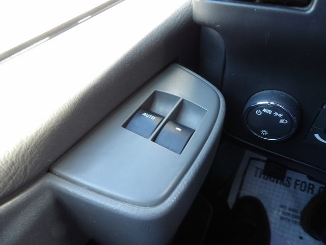 Used 2019 Chevrolet Express 2500 w/ Driver Convenience Package RWD image 20
