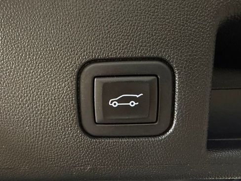 Used 2023 Chevrolet Equinox LT AWD/4WD image 13