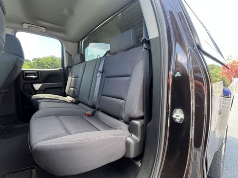 Used 2019 Chevrolet Silverado 1500 LT w/ LPO, Chrome Package AWD/4WD image 18
