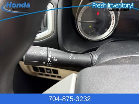 Used 2017 Nissan Titan SV image 22