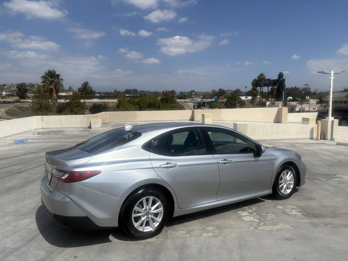 Used 2025 Toyota Camry LE FWD image 34