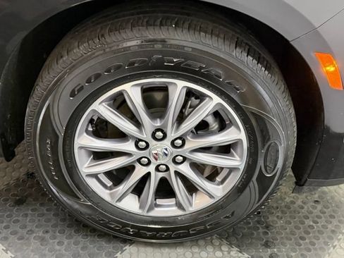 Used 2023 Buick Enclave Essence AWD/4WD image 13