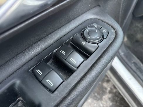 Used 2023 GMC Terrain SLE w/ Driver Convenience Package image 16