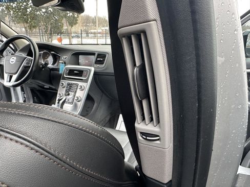 Used 2017 Volvo V60 T5 Cross Country w/ Convenience Package image 18