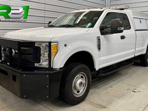 Used 2017 Ford F250 XL w/ Power Equipment Group AWD/4WD image 1