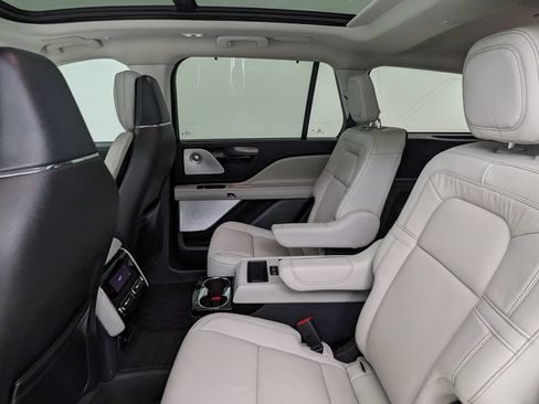 Used 2025 Lincoln Aviator Reserve w/ Equipment Group 201A AWD/4WD image 38