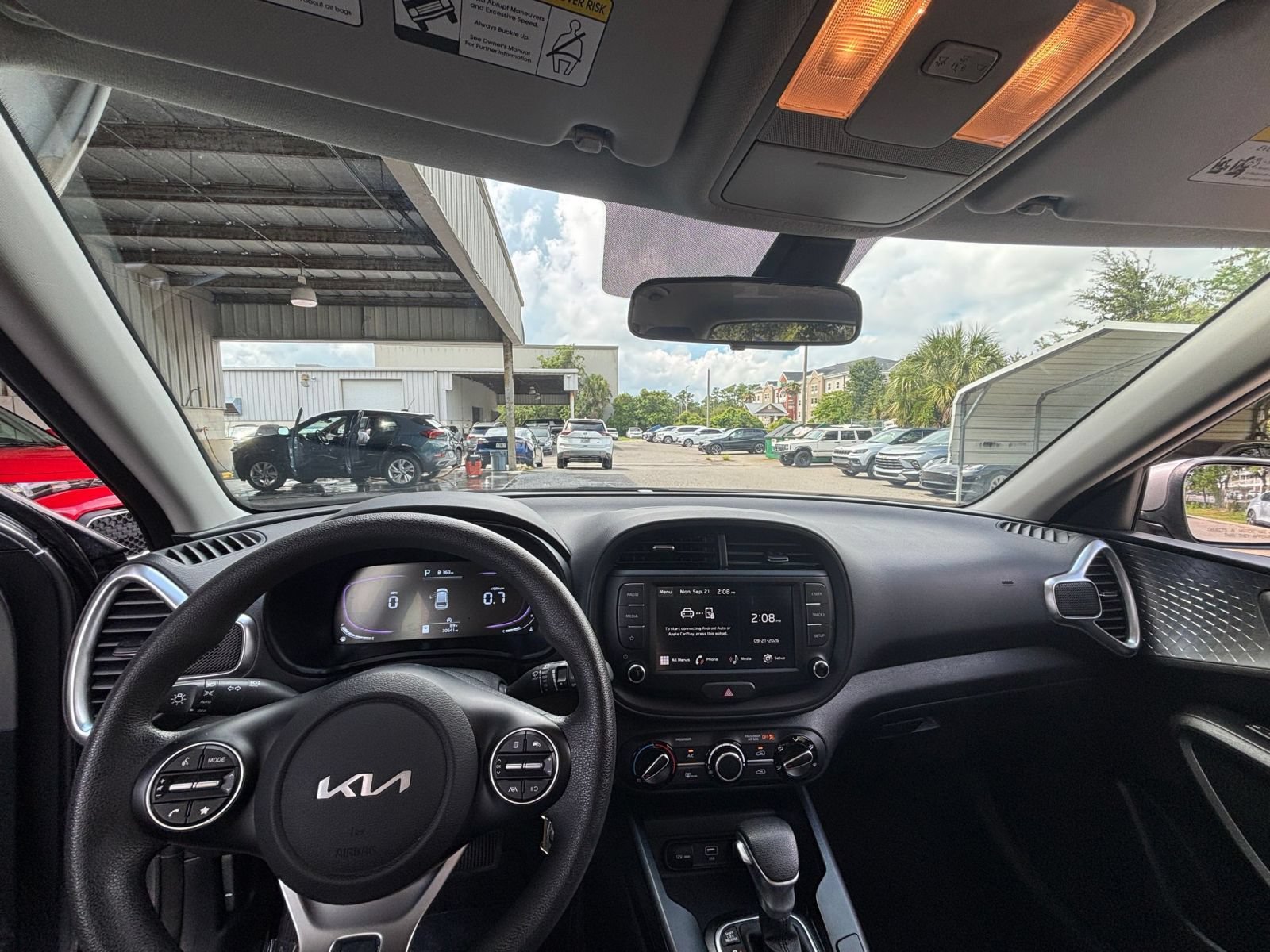 Used 2025 Kia Soul LX w/ LX Technology Package FWD image 30