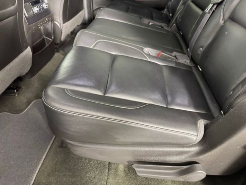 Used 2017 Chevrolet Suburban LT image 25