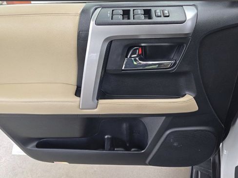 Used 2016 Toyota 4Runner SR5 AWD/4WD image 6