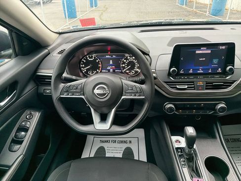 Used 2025 Nissan Altima 2.5 SV FWD image 16