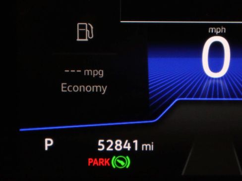 Used 2023 Volkswagen Tiguan SE w/ Panoramic Sunroof Package FWD image 8
