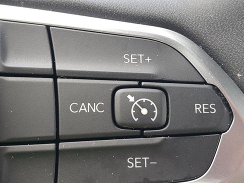 Used 2024 Jeep Compass Latitude AWD/4WD image 17