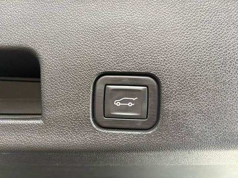 Used 2025 Buick Enclave Sport Touring w/ Power Package image 18