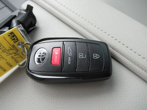 Used 2025 Toyota Grand Highlander FWD image 29