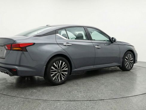 Used 2025 Nissan Altima 2.5 SV image 9