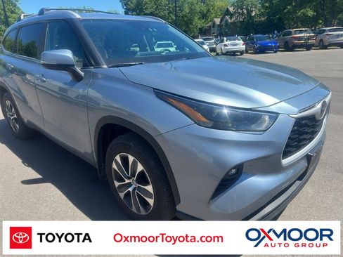 Used 2024 Toyota Highlander XLE AWD/4WD image 1
