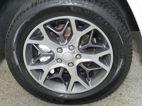 Used 2020 Jeep Grand Cherokee Overland image 15