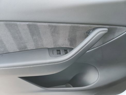 Used 2021 Tesla Model Y Performance image 23