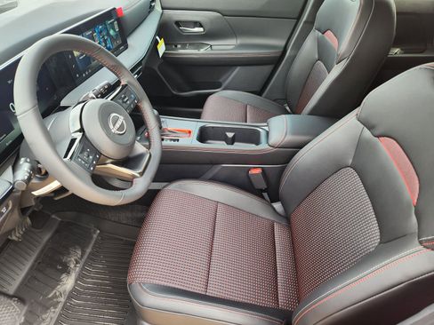 New 2026 Nissan Kicks SR image 12