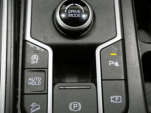 Used 2024 Kia Sorento S image 21