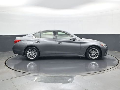 Used 2017 INFINITI Q50 Signature Edition w/ All Weather Package (L93) image 4