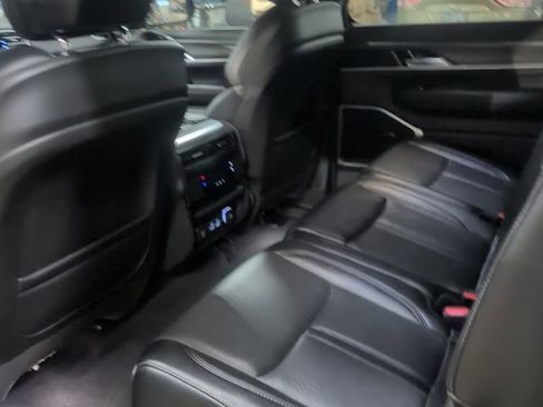 Used 2024 Jeep Wagoneer Series II w/ Flexible Seating Group image 12