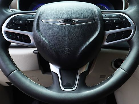 Used 2023 Chrysler Voyager LX image 65