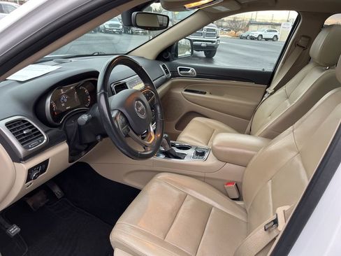 Used 2021 Jeep Grand Cherokee Limited w/ Luxury Group II image 2