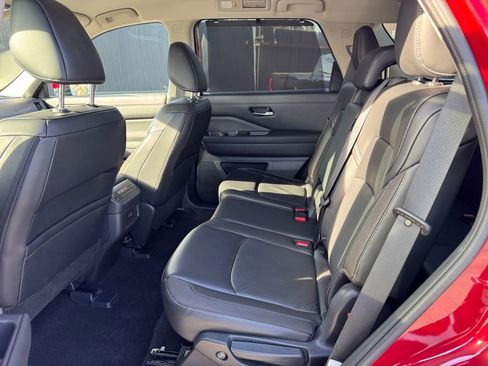 Used 2023 Nissan Pathfinder SL image 25
