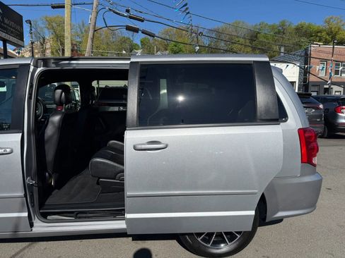 Used 2015 Dodge Grand Caravan SXT image 39