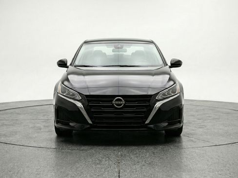 Used 2025 Nissan Altima 2.5 SV FWD image 2