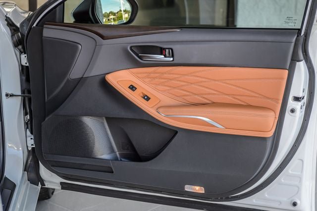 Used 2019 Toyota Avalon Limited FWD image 56