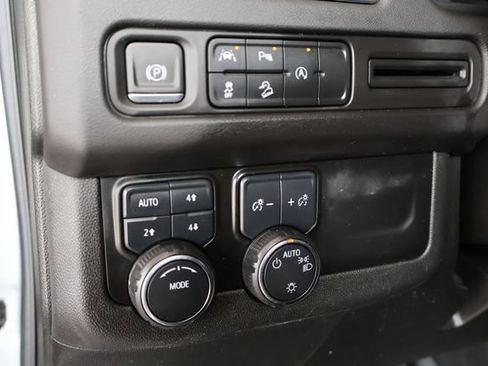 Used 2024 Chevrolet Suburban Z71 AWD/4WD image 25