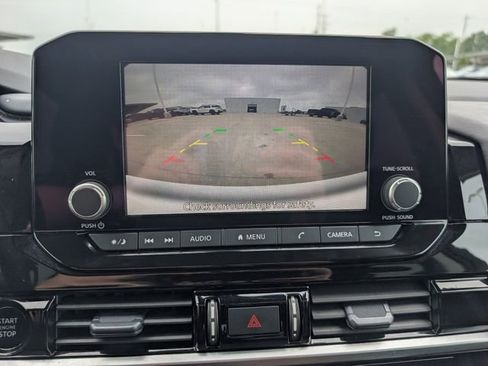 Used 2025 Nissan Pathfinder SV FWD image 16