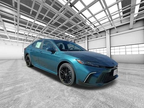 Used 2026 Toyota Camry SE w/ Multimedia Upgrade Package image 1