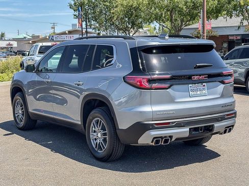 Used 2025 GMC Acadia Elevation FWD image 2
