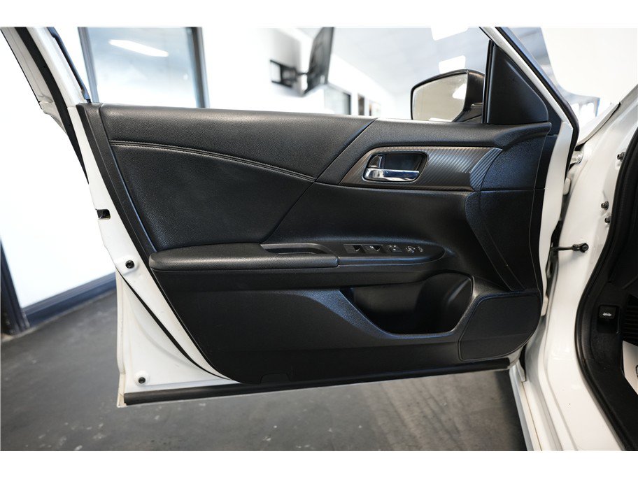 Used 2016 Honda Accord Sport image 16