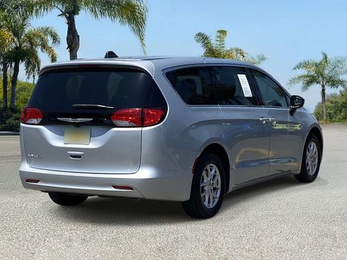 Used 2023 Chrysler Voyager LX FWD image 5