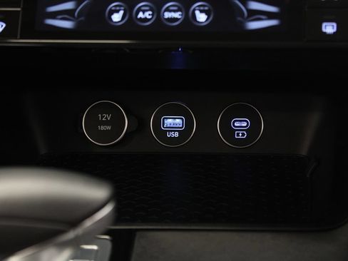 Used 2025 Genesis G70 2.5T RWD image 25
