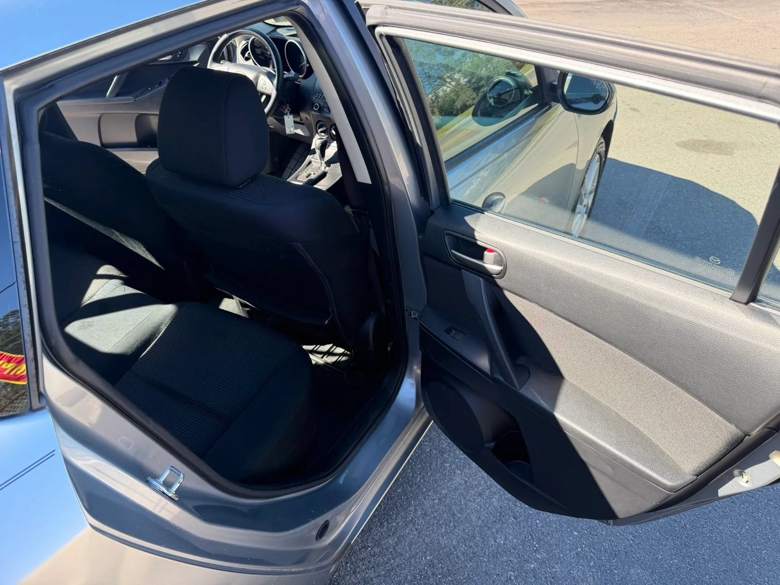 Used 2012 MAZDA MAZDA3 i Touring FWD image 16
