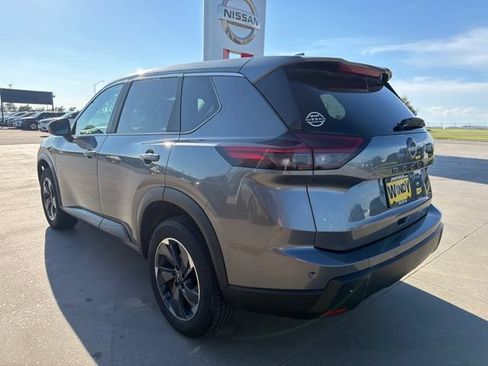 Used 2025 Nissan Rogue SV FWD image 5