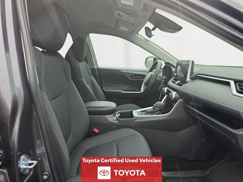 Certified 2024 Toyota RAV4 LE AWD/4WD image 17