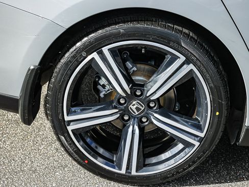 Used 2023 Honda Accord Sport image 12