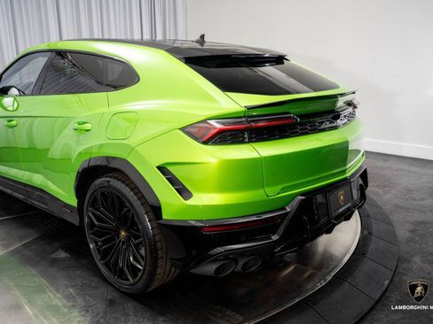 Used 2025 Lamborghini Urus SE image 16