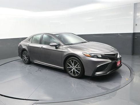 Used 2024 Toyota Camry SE FWD image 10