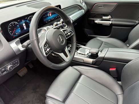 Used 2022 Mercedes-Benz GLB 250 4MATIC w/ Premium Package Lite image 10